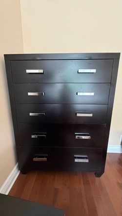 Dresser with 5 drawers