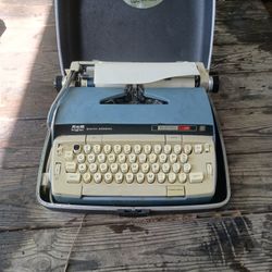 Vintage Typewriter Great Shape