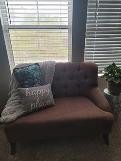 Tuft Lounge Couch