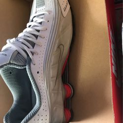 Nike Show R4