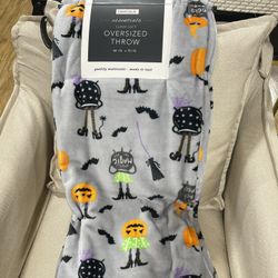 Envogue Halloween throw