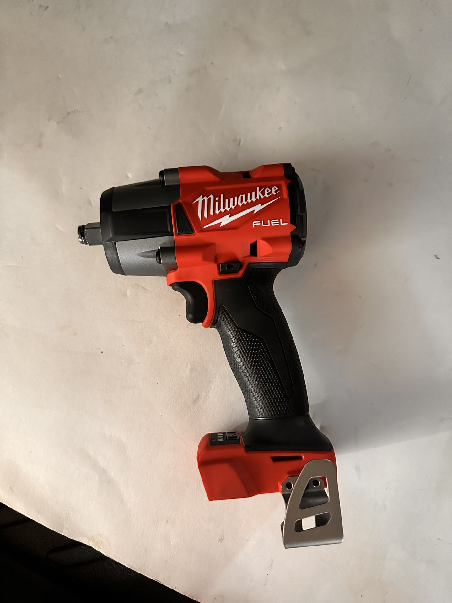 📌Milwaukee M18 FUEL Gen-2 18V Lithium-Ion Brushless Cordless Mid Torque 1/2 in. Impact Wrench w/Friction Ring (Tool-Only) PRECIO FIRME 👉$160