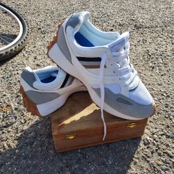 Reebok EXCLUSIVE RED TAPE (size 10)