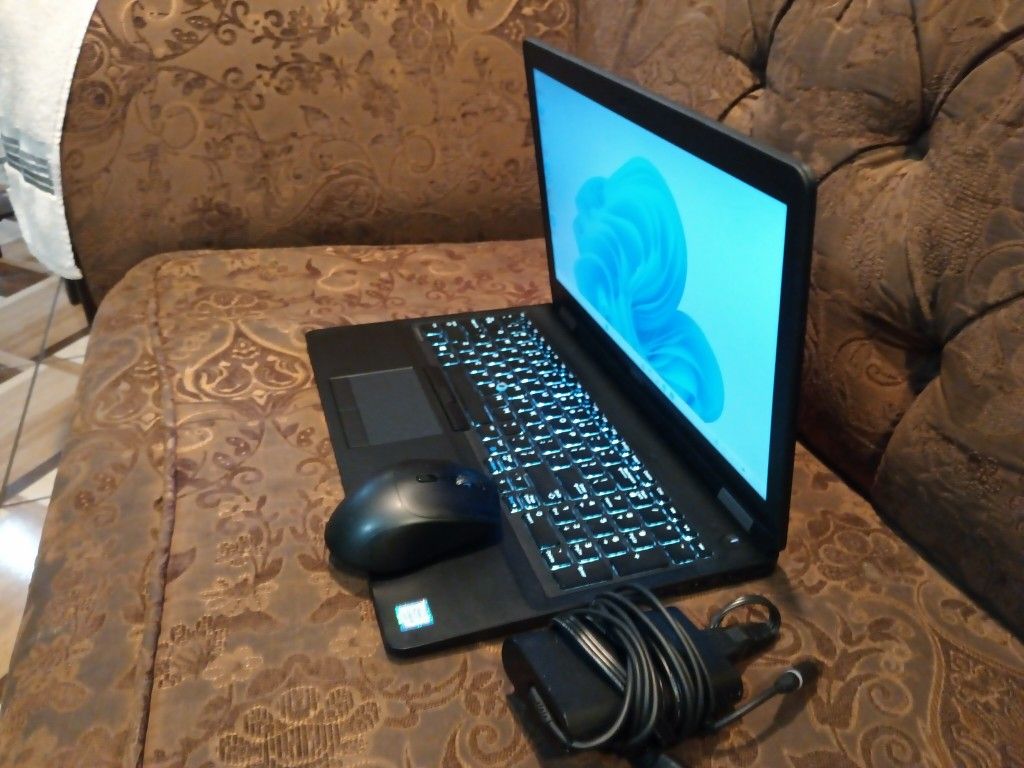 Laptop Dell Latitude E5570-core I 5-12gb Ram-250gb HD SSD Solid Go-od For Stud-ents Bue-na-para Estu-diantes.