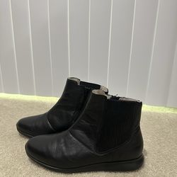 Women black leather ankle boot