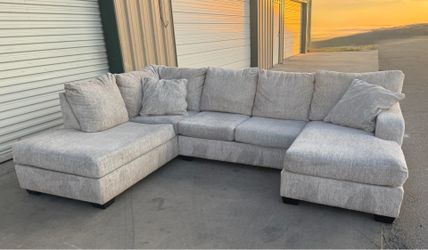FABRIC SECTIONAL WITH CHAISE