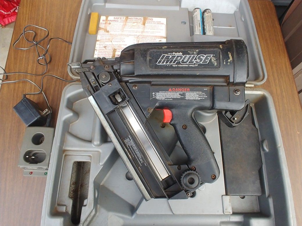 ITW Paslode Impulse Model 325 Solid State Nailer