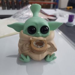 4.5 Inches Silicone Baby Yoda (Grogu) Product with 9 Hole Glass bowl.