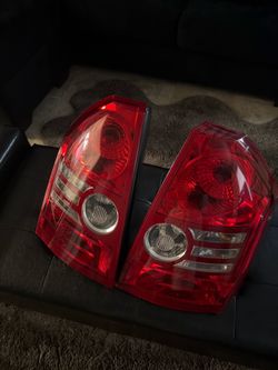 Chrysler 300 srt8 Tail Lights Pair 2005-2007