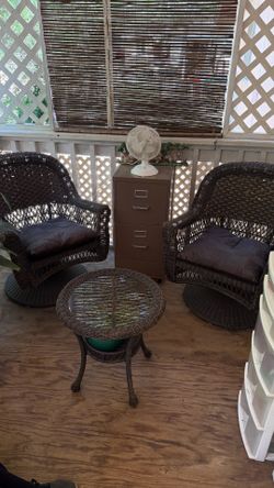 Wicker set asking $150 can deliver