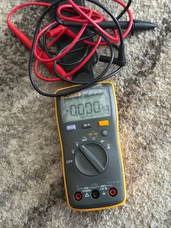 Fluke 107 Digital Multimeter with Test Leads