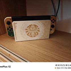 OLED Nintendo Switch (Tears of the Kingdom)
