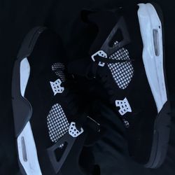 Jordan 4s white thunder