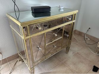 Mirror bar or dresser