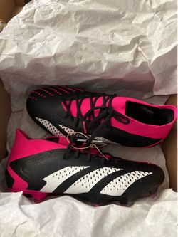 Soccer cleats