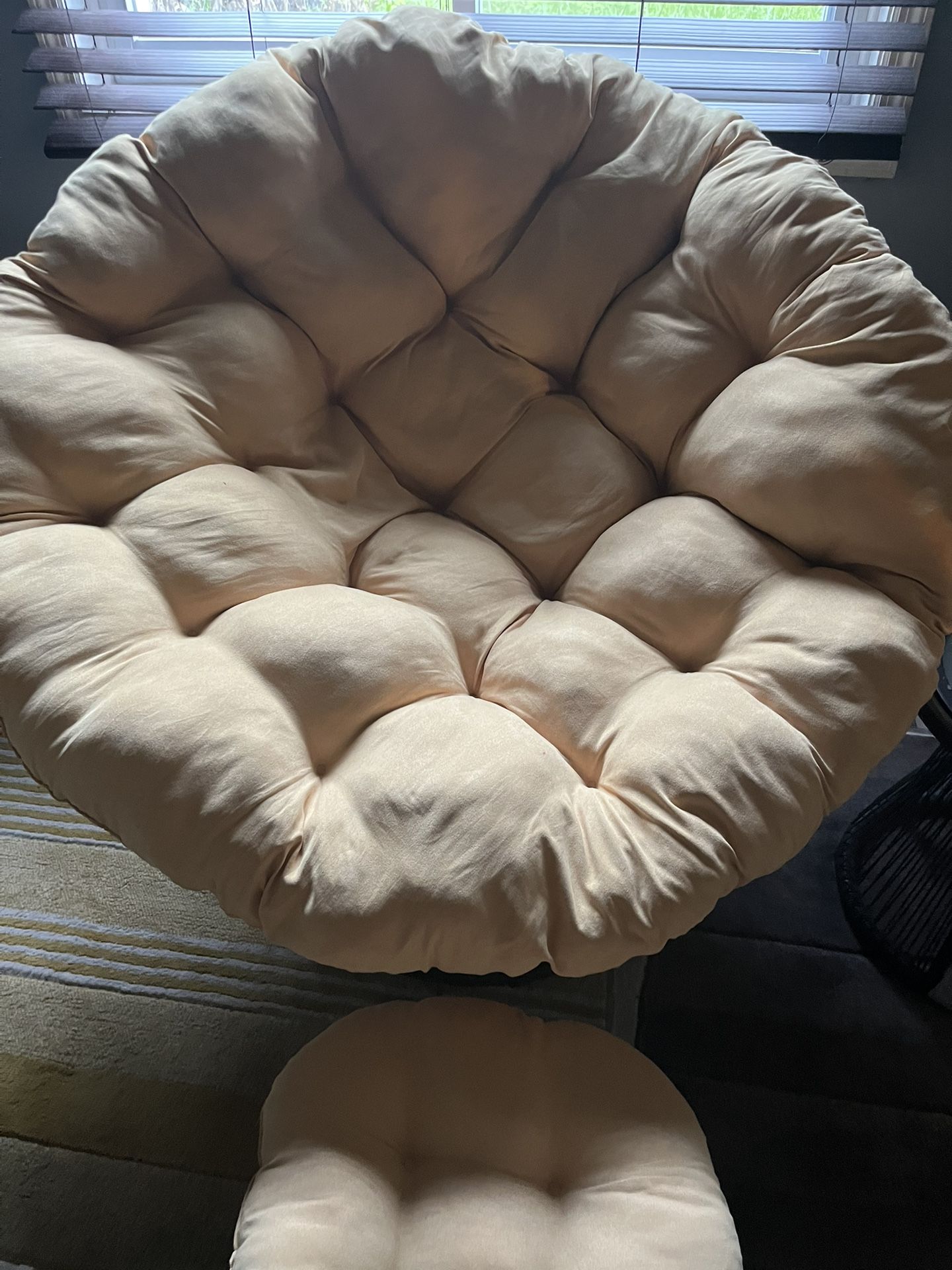 Oversized Pakistan Big Chair with footstool/ 125.00 pick up only