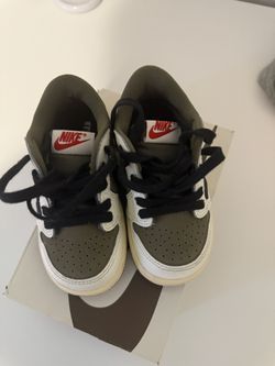 Travis Scott’s size 6c