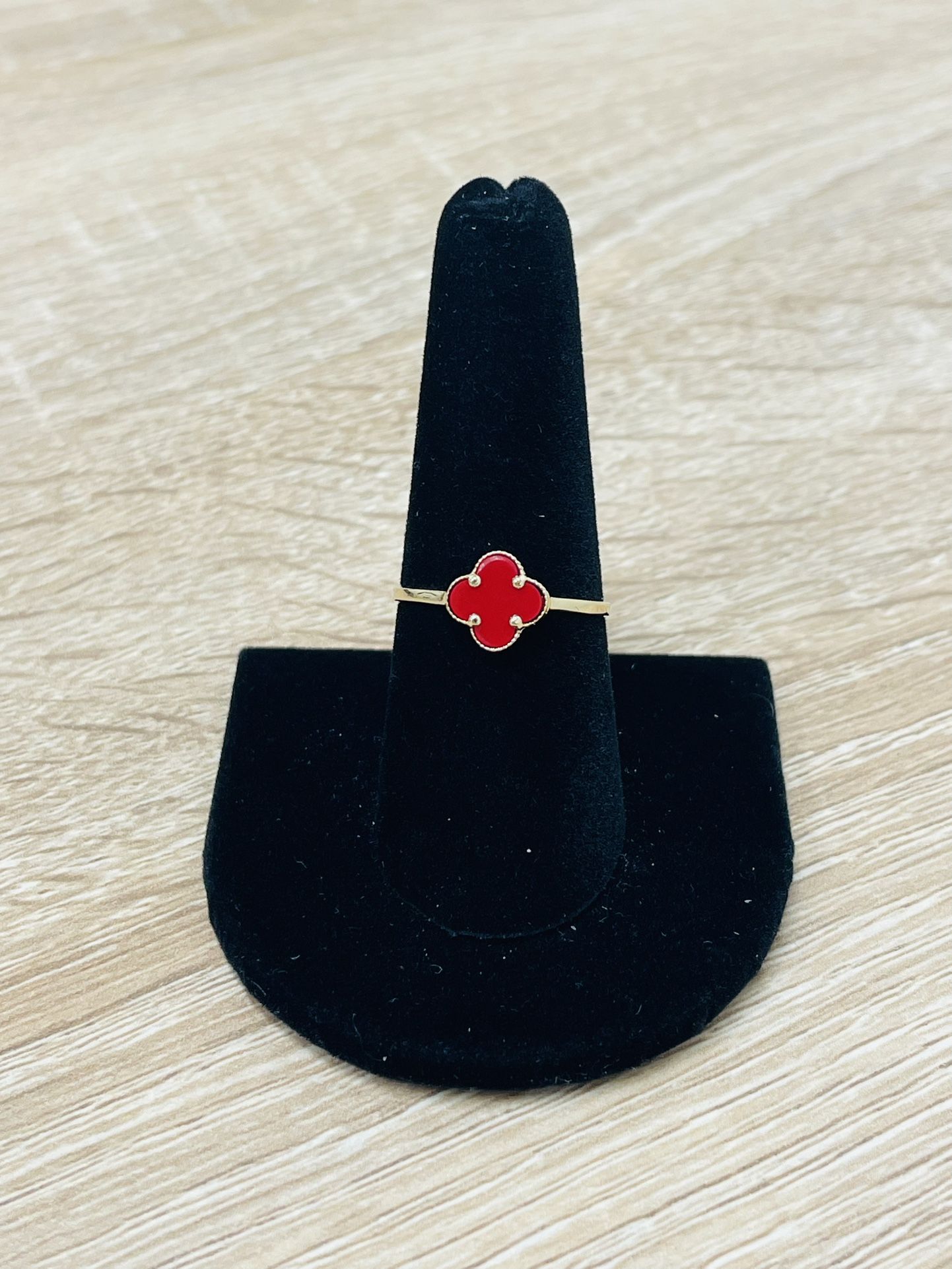 14K Yellow Gold Clover Ring (Red)