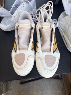 New Balance Fresh Foam X 3000v7 baseball cleats in white and gold.