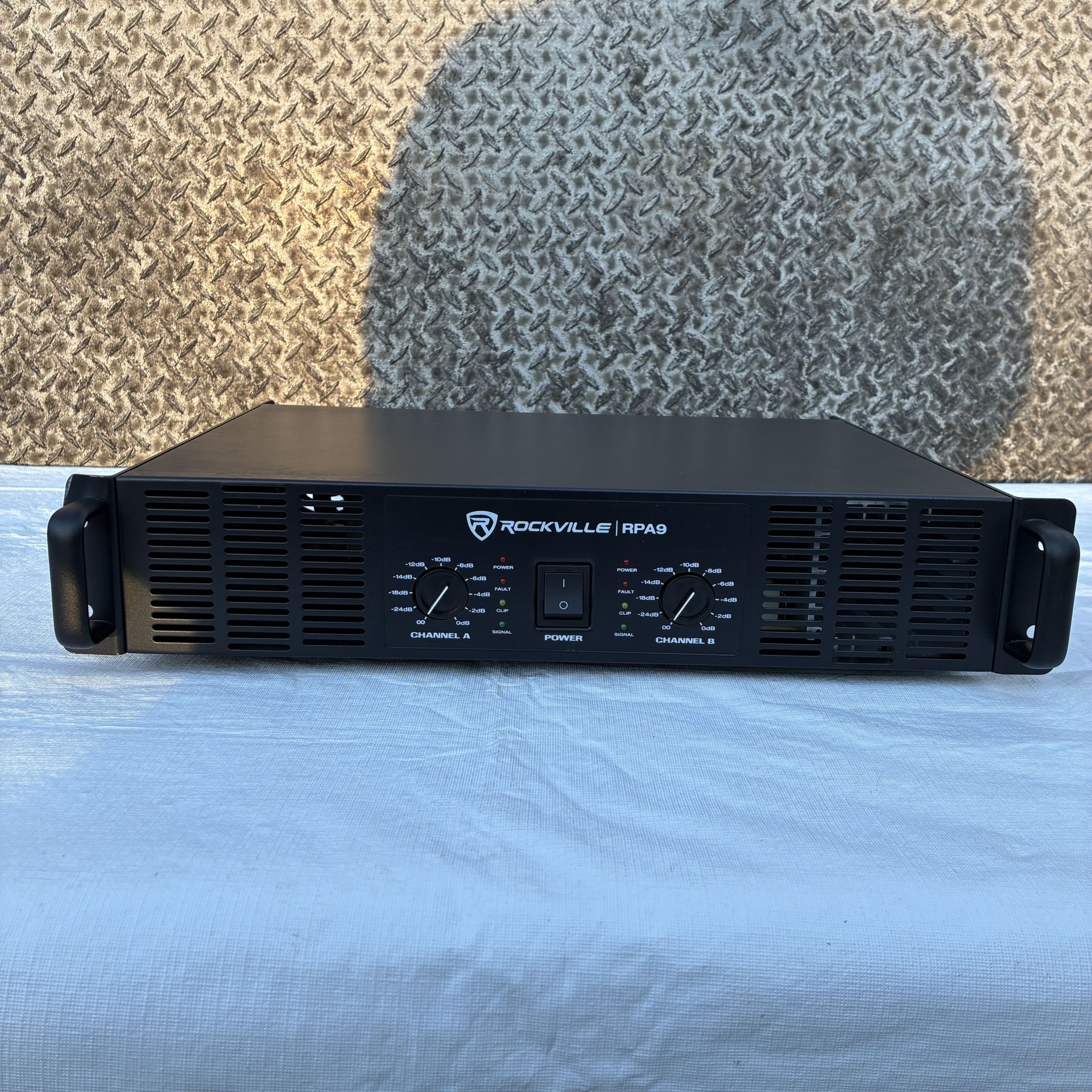 Rockville RPA9 3000 Watt Peak / 800w RMS 2 Channel Power Amplifier Pro/DJ Amp