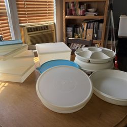 Tupperware large containers. Pie, cookie etc. Rochester wa. 