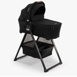 Nuna Demi Next Bassinet And stand 