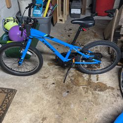 Boys Trek Bike - Blue