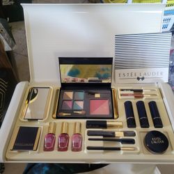 ESTEE LAUDER MAKEUP KIT
