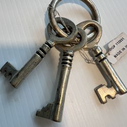 VTG 3 Collectible Silver Tone Lg Solid Skeleton Keys & Ring. See pic for size
