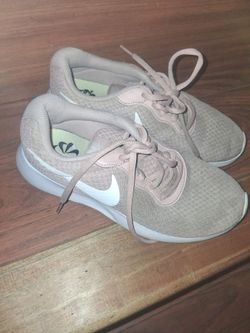 Shoes size 6 1/2