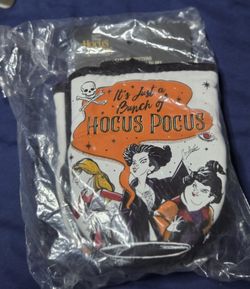 Hocus Pocus Oven Mitts 2pc  NWT