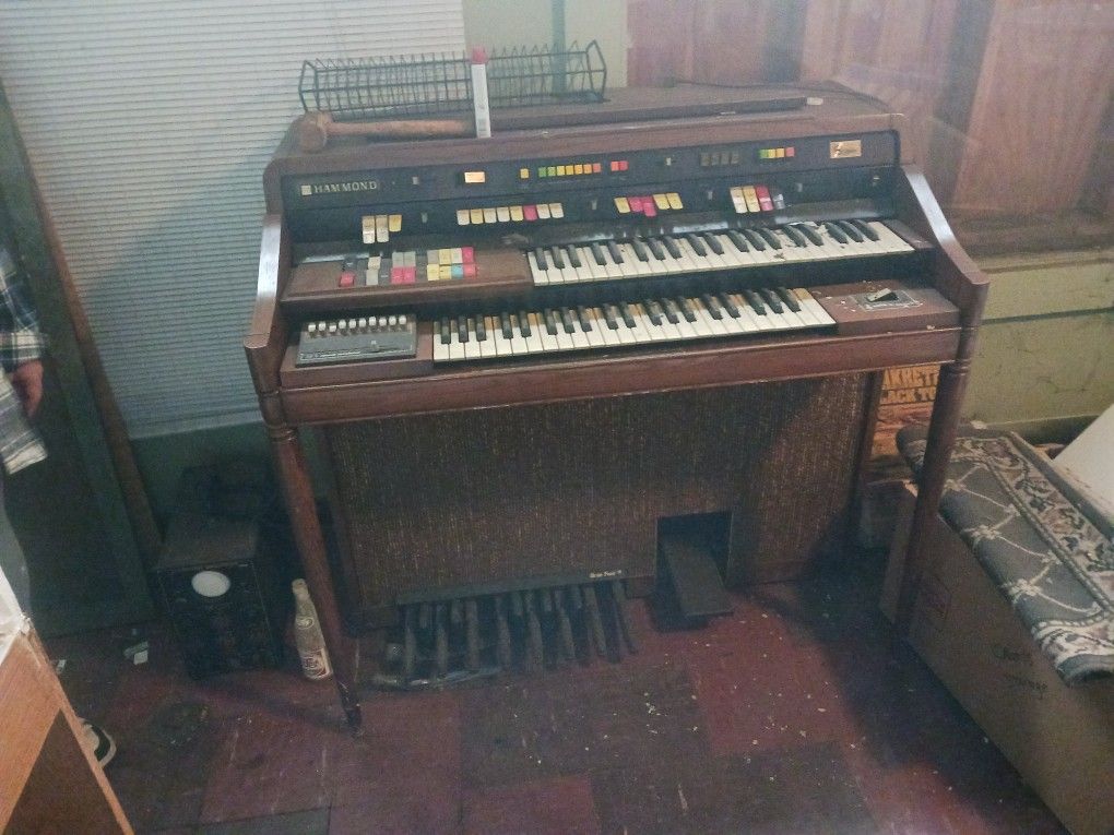 Hammond Organ With Osceolograph