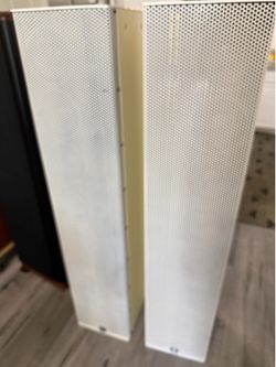 Pair of SLS LS8695 line array passive speakers beige NL4 cables