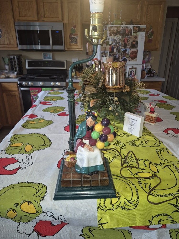 RARE ROYAL DOULTON  OLD BALLOON SELLER FIGURINE LAMP 