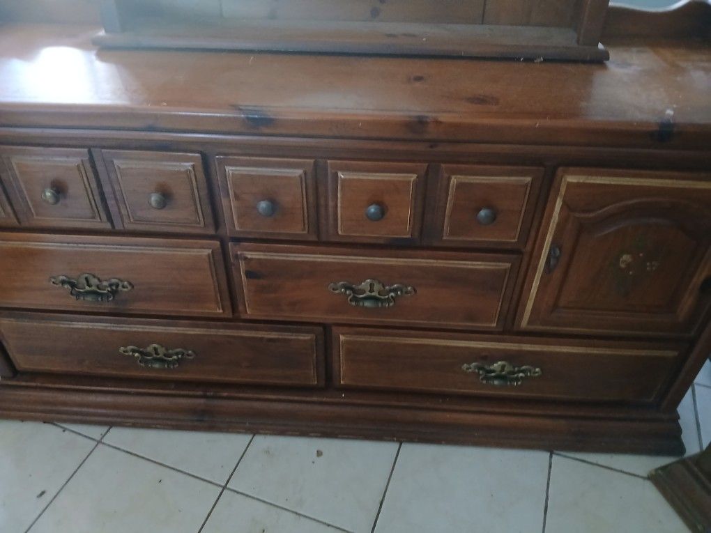 Furniture/ Fish Tank 75gallon