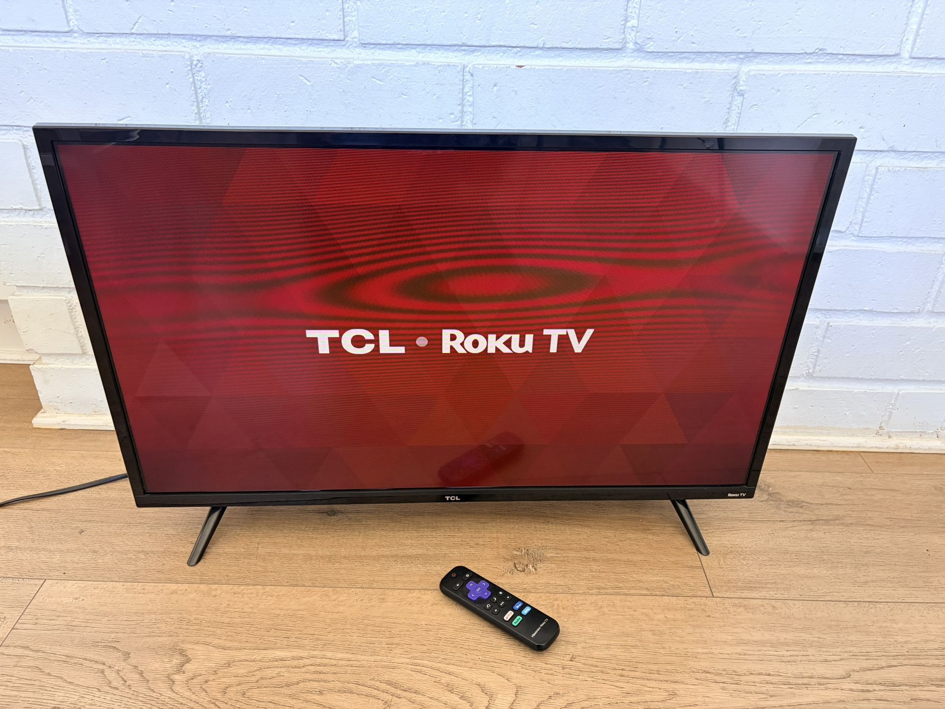 TCL HDMI ROKU Smart TV Model #325S305 with Remote 28"