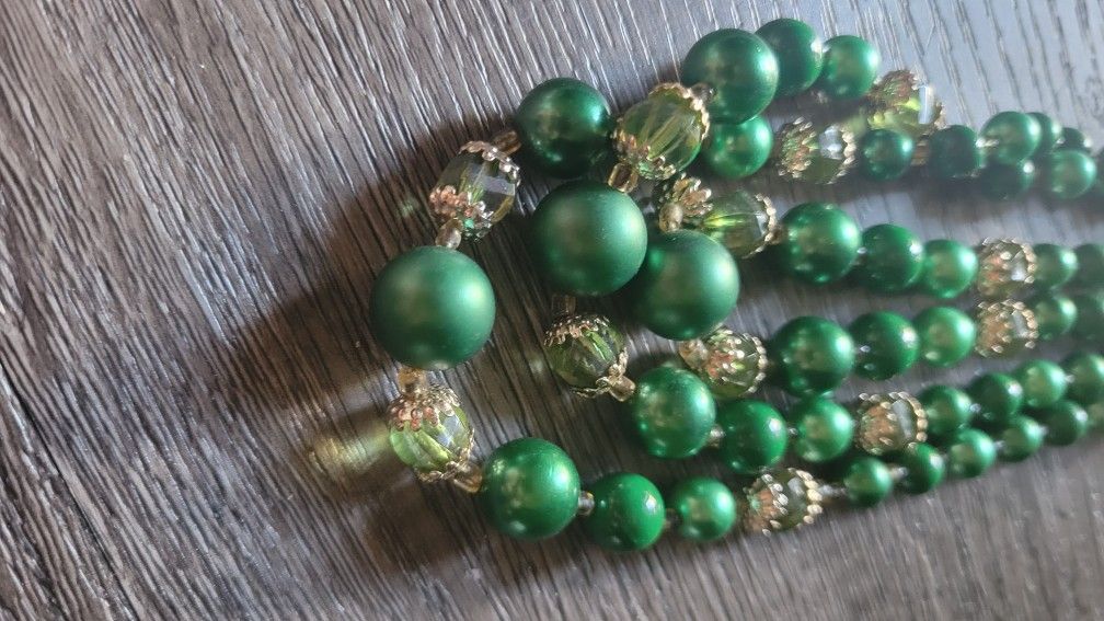 Green vintage necklace
