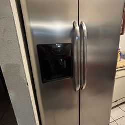 Refrigerator 
