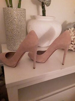 Gorgeous blush suede size 8.5-9 women shoes!