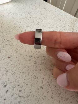 Oura ring 4 silver size 9 with charger
