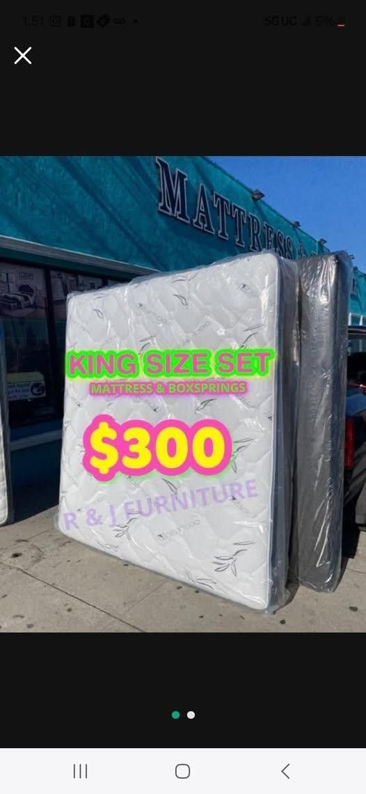 King Size Boxspring And Mattress 