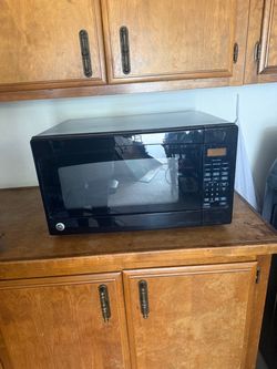 GE Black Countertop Microwave