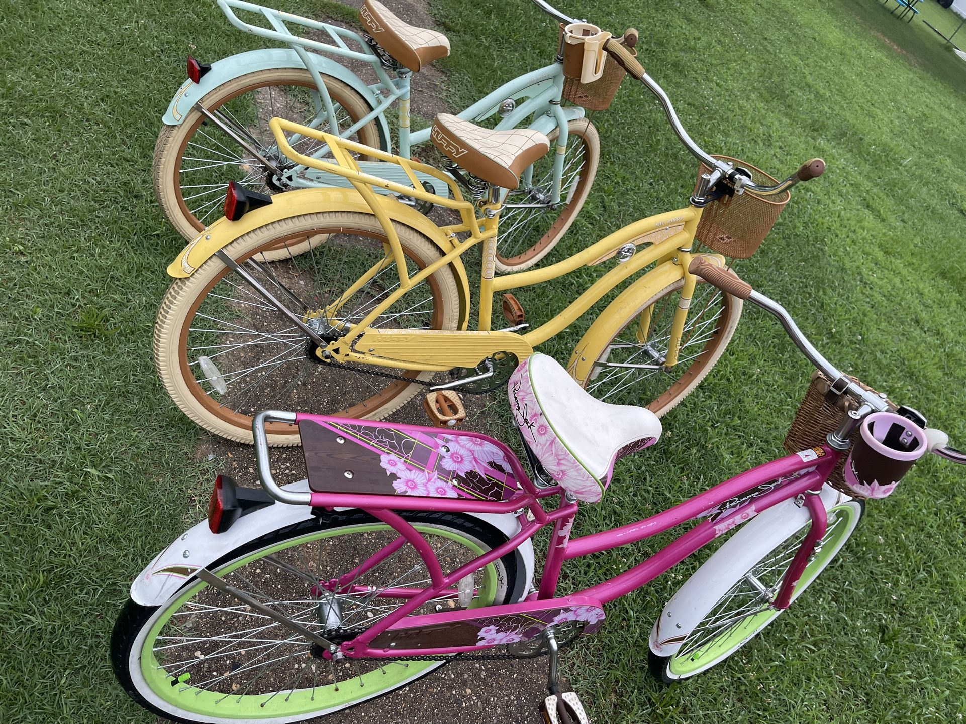 3 huffy cruisers bikes 2x26” 1x24”