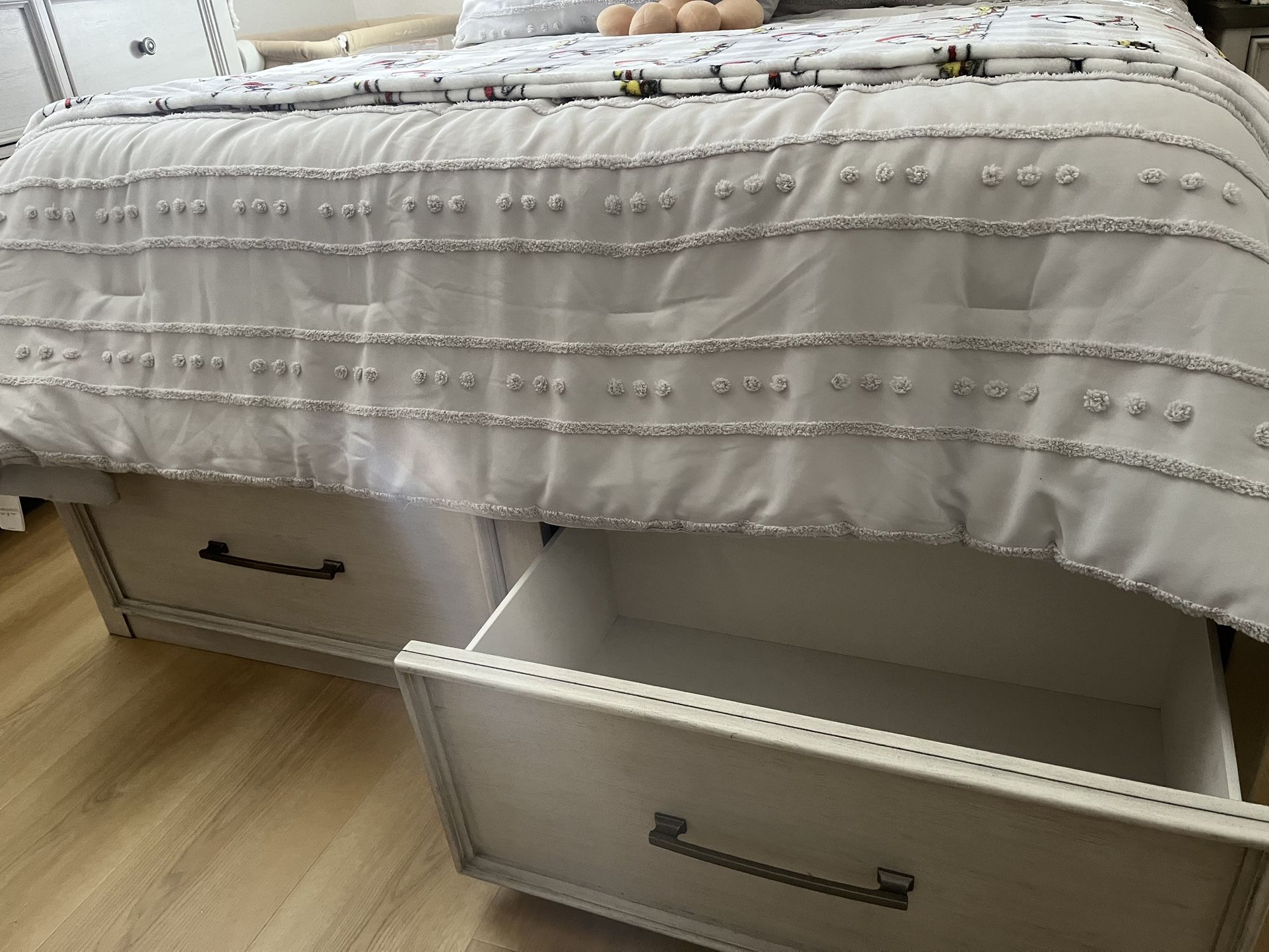 Queen Bed Frame With Storage