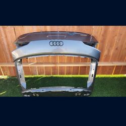 2019 - 2023 AUDI E-TRON E TRON TAILGATE
TAIL GATE HATCH TRUNK DECKLID SHELL
USED OEM. NC31