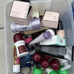 Múltiples Cosméticos No Usados 