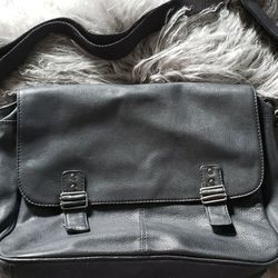 Wilson's Leather Messenger Bag
