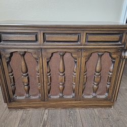 🎶 Vintage Magnavox Stereo Console – Mid-Century Modern Charm 🎶