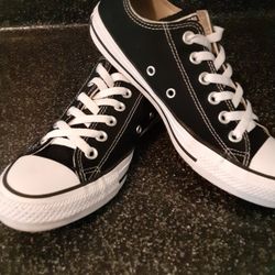 Converse womens 8 Great Condition 