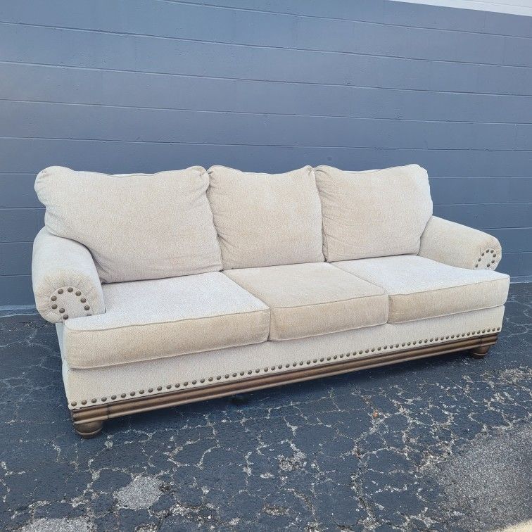 TOMMY BAHAMA COUCH😯😍NEW ITEM❤️Won't Last Long🏃🏼‍♀️🏃🏼Buy Now/SAVE💯Much More Avail. OBO